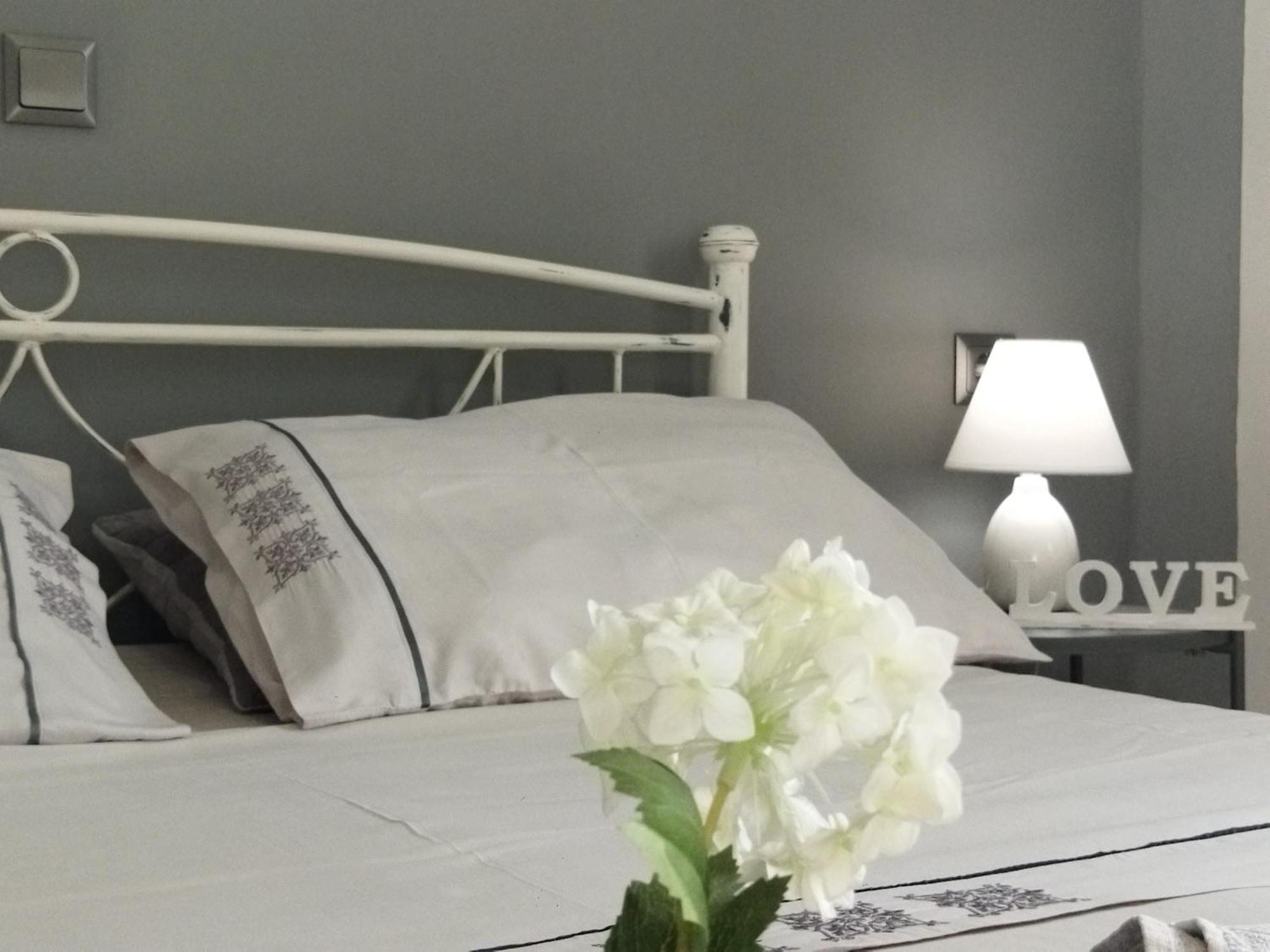 Grey Sense Luxury Apartment Iraklion Buitenkant foto