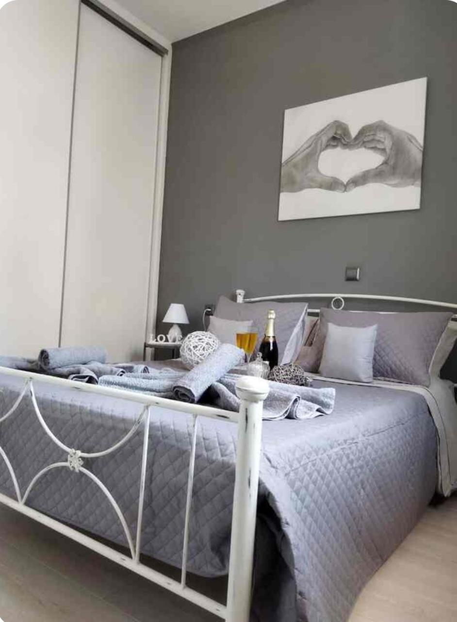 Grey Sense Luxury Apartment Iraklion Buitenkant foto
